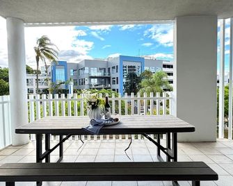 Prime Toowong 3BR Apt - Walk to Shops and Transport - Brisbane - Balcony