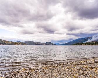 Lakefront condo near ski resort with pool, hot tub & nearby beach - Whitefish - Beach
