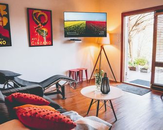 Gullyview Spa Cottage Daylesford- Walk to town - Daylesford - Living room