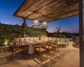Od Luxury Villa - Pylos - Innenhof