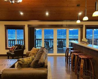 Safari Lodge - Seward
