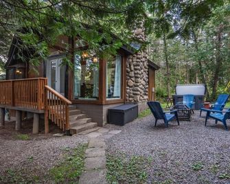 Le1601 - Le Petit Renard - Chalet Spa Et Plage - Sainte-Lucie-des-Laurentides - Patio