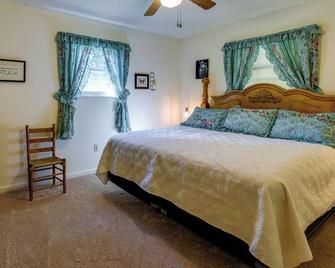 Vintage Chipley Getaway on Large Private Property - Chipley - Schlafzimmer
