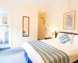 The Devil's Punchbowl Hotel - Hindhead - Bedroom