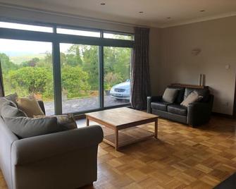 Luxury House, large mature gardens, completely private, 3km from Kenmare. - Dawros Bridge - Sala de estar