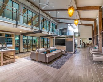 Holiday Inn Cape Cod - Hyannis By IHG - היאניס - לובי