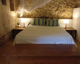 Charming converted Gozo holiday home - Għasri - Habitación