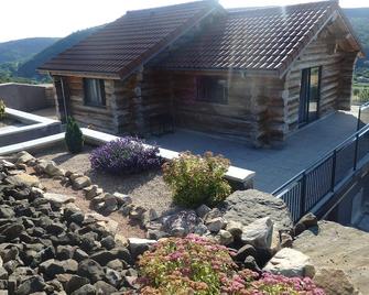 La Fustiti - Rock Chalet In Blesle (Class Plus Beautiful Village Of France) - Blesle - Edificio