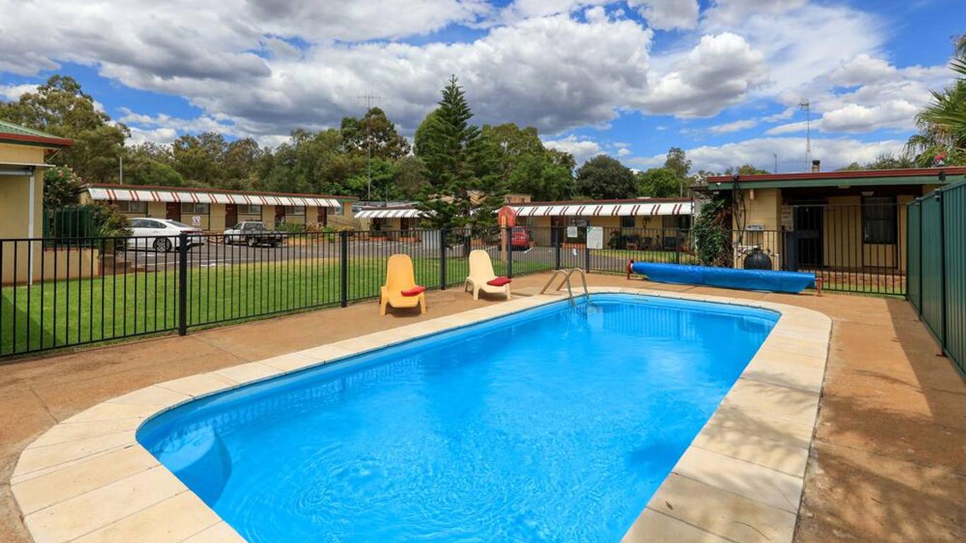 Golden Peak Motel Peakhill