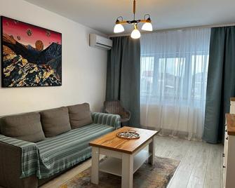 Best Apartment Suceava - Suceava - Living room