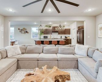 Fresno/Madera Luxe Modern Home - Madera - Sala de estar