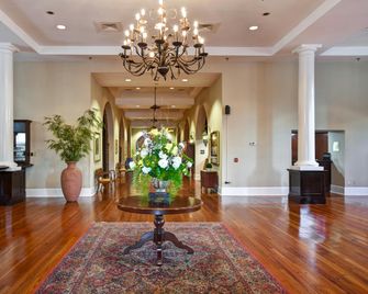 Embassy Suites by Hilton Charleston Historic District - צ'רלסטון - לובי