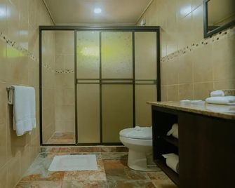 Oasis Diverse Adult Retreat. - Quepos