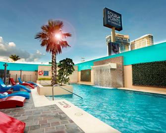 Four Points by Sheraton Queretaro Norte - Querétaro - Piscina