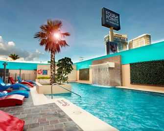 Four Points by Sheraton Queretaro Norte - קרטארו - בריכה
