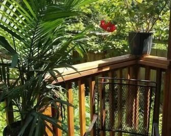 Cozy Wine Country Suite - Sherwood - Balcony