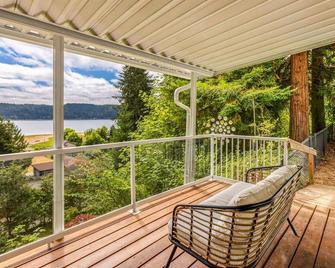 Canal Cliff Cottage in Belfair - Belfair - Balcon