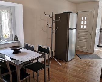 Casa Tita - Fundão - Dining room