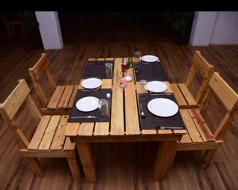Amegundi resort - Kanakapura - Dining room