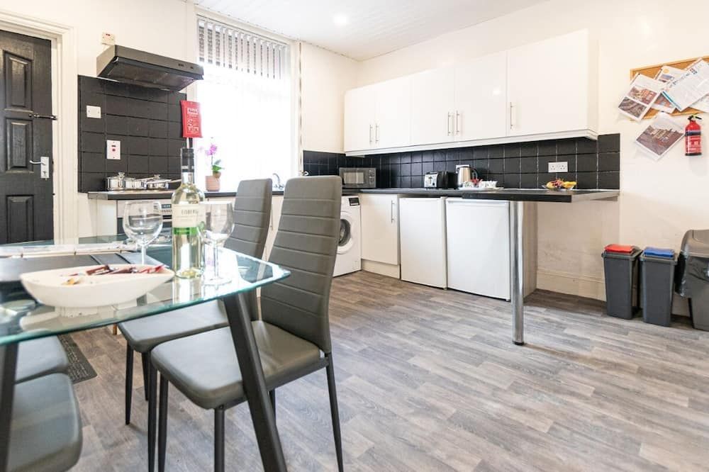 Newly Refurbished 2-Bedroom House in Manchester Ideal for Contractors with Free Parking & WiFi - Manchester
