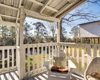 Studio about 5 Mi to Waveland Beach and Pier! - Bay Saint Louis - Balkon