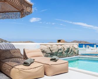 Bohemian Luxury Boutique Hotel, Adults Only - Naousa - Басейн