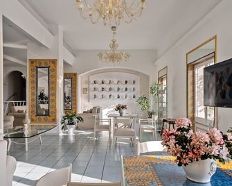 Hotel & Spa Bellavista Francischiello - מסה לוברנסה - לובי