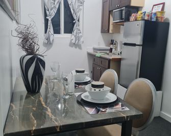 Bell At The Airport Suites - Adults Only - Nasáu - Comedor