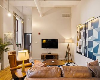 The Echelon | 1br | Rooftop Pool + Pet Park + King - St. Louis - Phòng khách