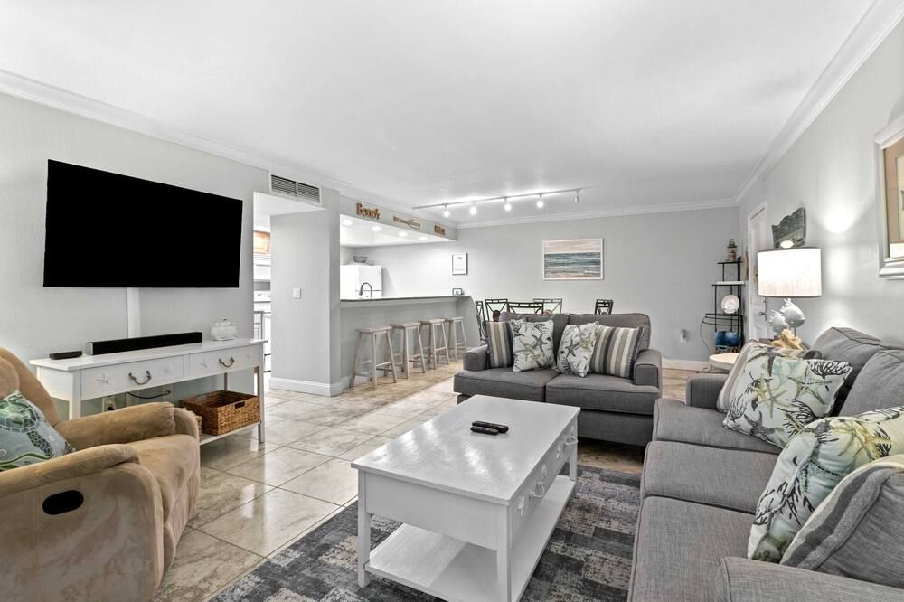 Prime Location, Endless Gulf Views - Beach Castle Resort #9 By Rva - Longboat Key - Вітальня