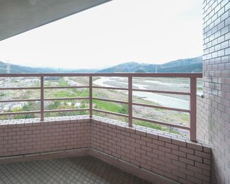 Hotel Kunitomi Annex - Itoigawa - Balcony