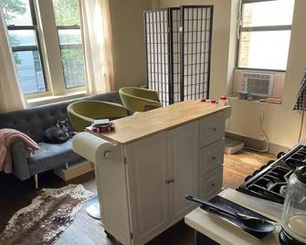 Cozy Bushwick Pied-à-terre - Brooklyn - Living room