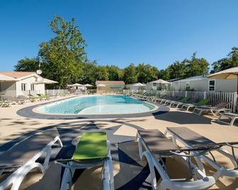 Camping Les Chèvrefeuilles - Royan - Piscine