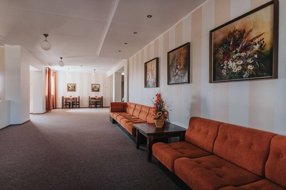 Staadioni Hotel - Arensburg - Lobby