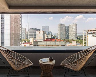 Kukun Homero Polanco - Meksyk - Balkon