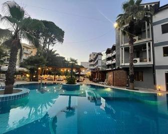 Hotel California Resort - Golem - Pool