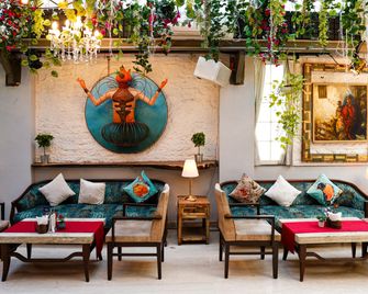 Bloom Boutique Bandra - Bombay - Patio