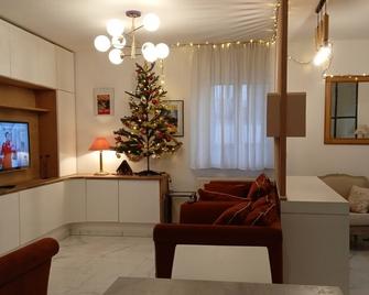 Liège cheerful modern house for family and meetings 4 bedrooms. - Saint-Nicolas - Wohnzimmer