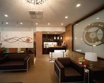 Magri's Hotel - Naples - Lobby