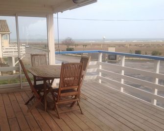 Chalet Traditionnel En Front De Mer. With Terrace And Panoramic Sea View - Gruissan - Balcon