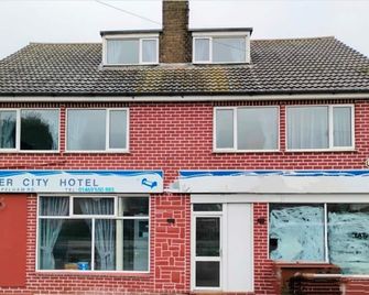 The Silver City Hotel - Immingham - Building