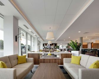 Hampton by Hilton London Stansted Airport - Stansted - Lounge