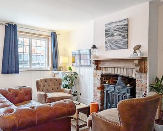 Spindrift - Arundel - Traditional cottage sleeps 4 guests in 2 bedrooms - Arundel - Living room