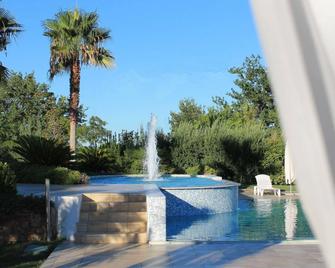Hotel Altamira - Orsogna - Zwembad