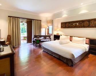 Laras Asri Resort & Spa - Salatiga - Schlafzimmer