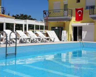 Gedik Pansiyon - Seferihisar - Pool