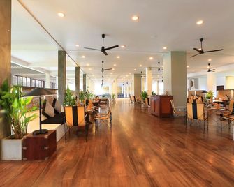 The Blue Water - Geoffrey Bawa Heritage Resort Hotel - Wadduwa - Lobby