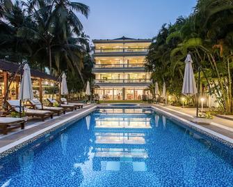 Safira River Front Resort - Morjim - Piscina