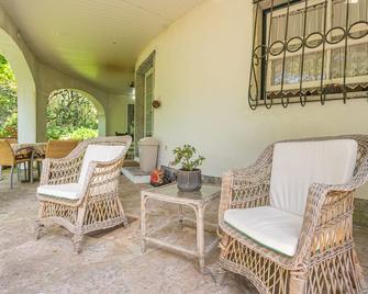 Quinta Senhora da Vida - a house in the middle of the forest, overlooking the sea - Sintra - Patio