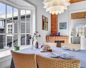 Pet friendly home in Risskov with WiFi - Aarhus - Menjador